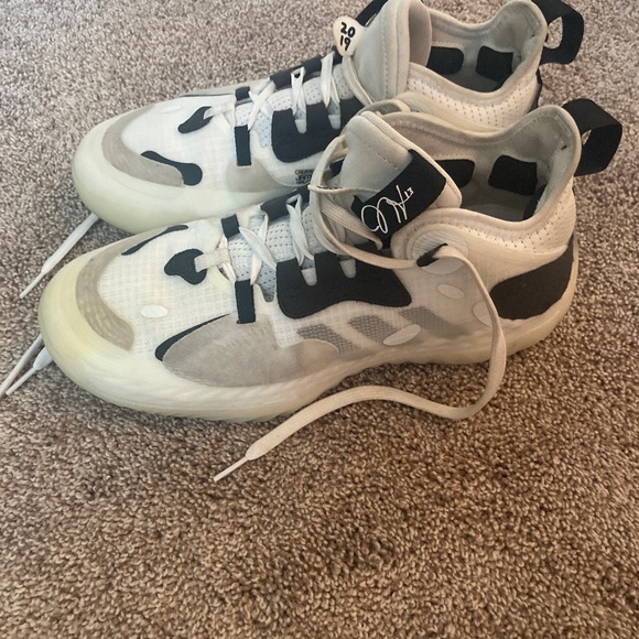 harden 5 black and white